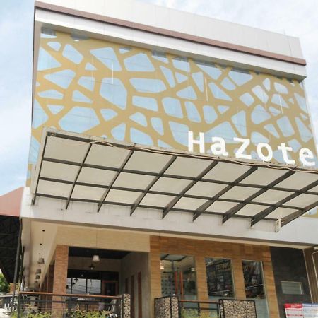 Hazotel Semarang Esterno foto