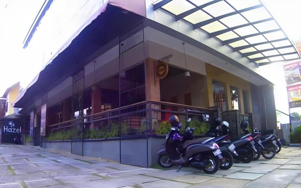 Hazotel Semarang Esterno foto