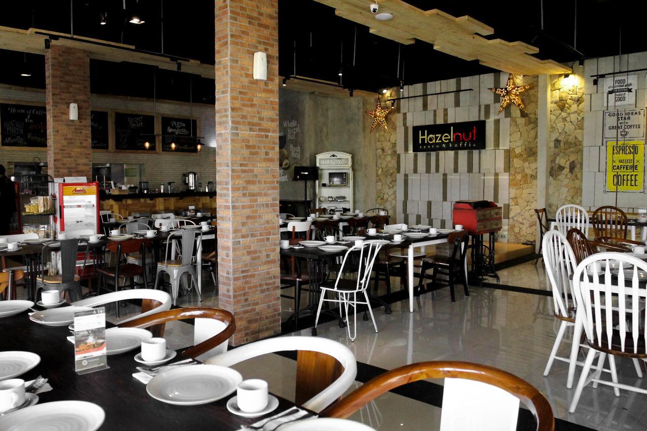 Hazotel Semarang Esterno foto