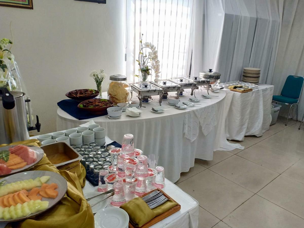 Hazotel Semarang Esterno foto