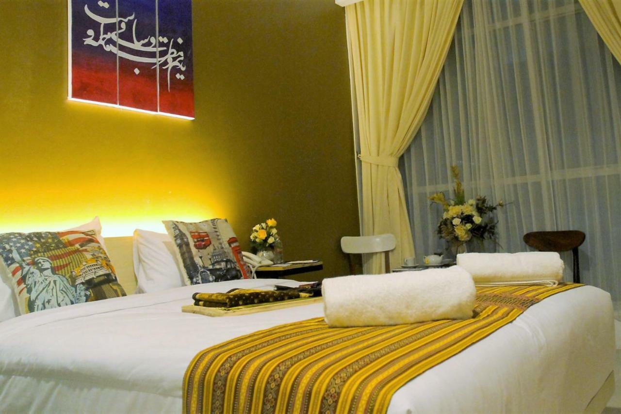 Hazotel Semarang Esterno foto