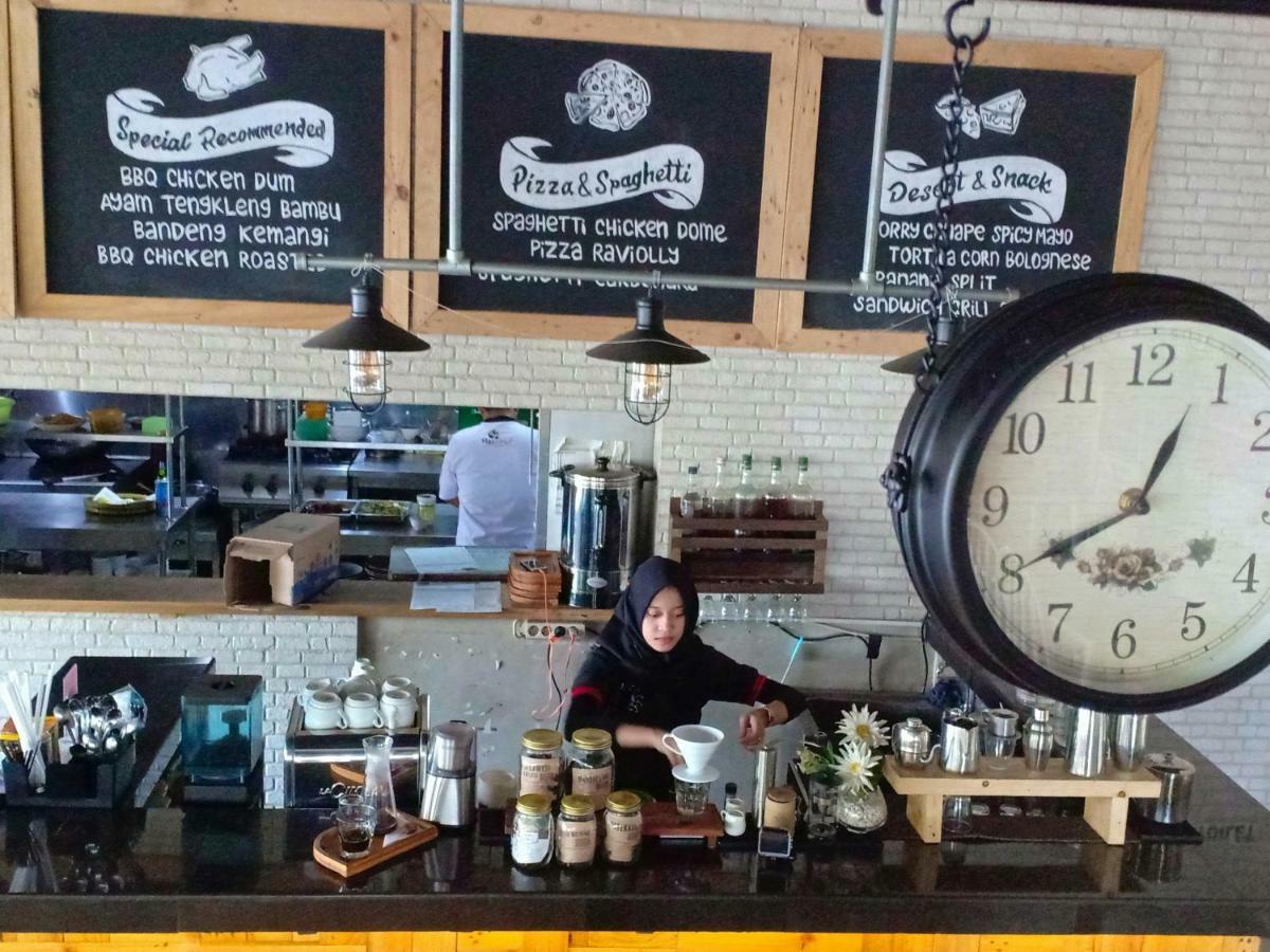 Hazotel Semarang Esterno foto