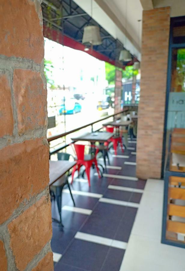 Hazotel Semarang Esterno foto
