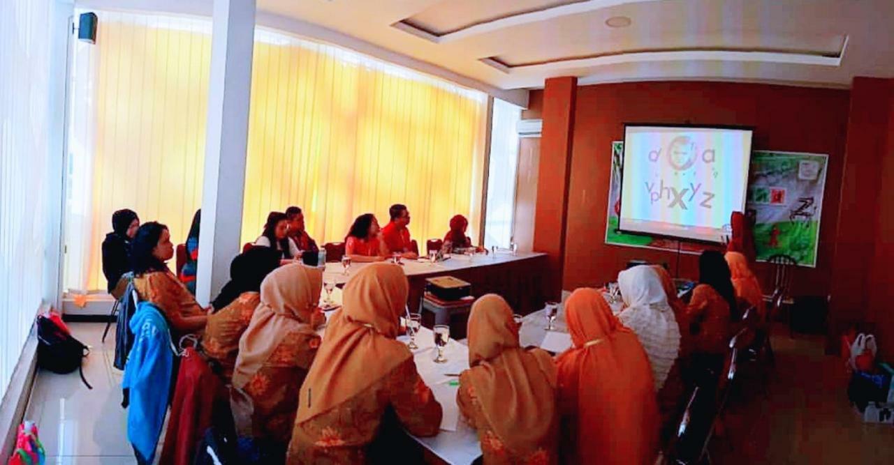 Hazotel Semarang Esterno foto