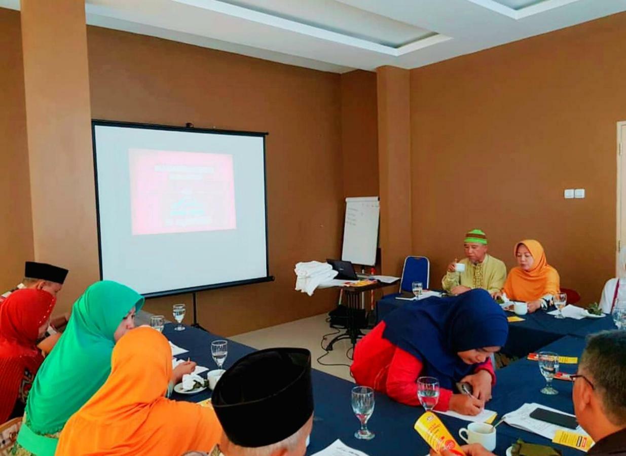 Hazotel Semarang Esterno foto